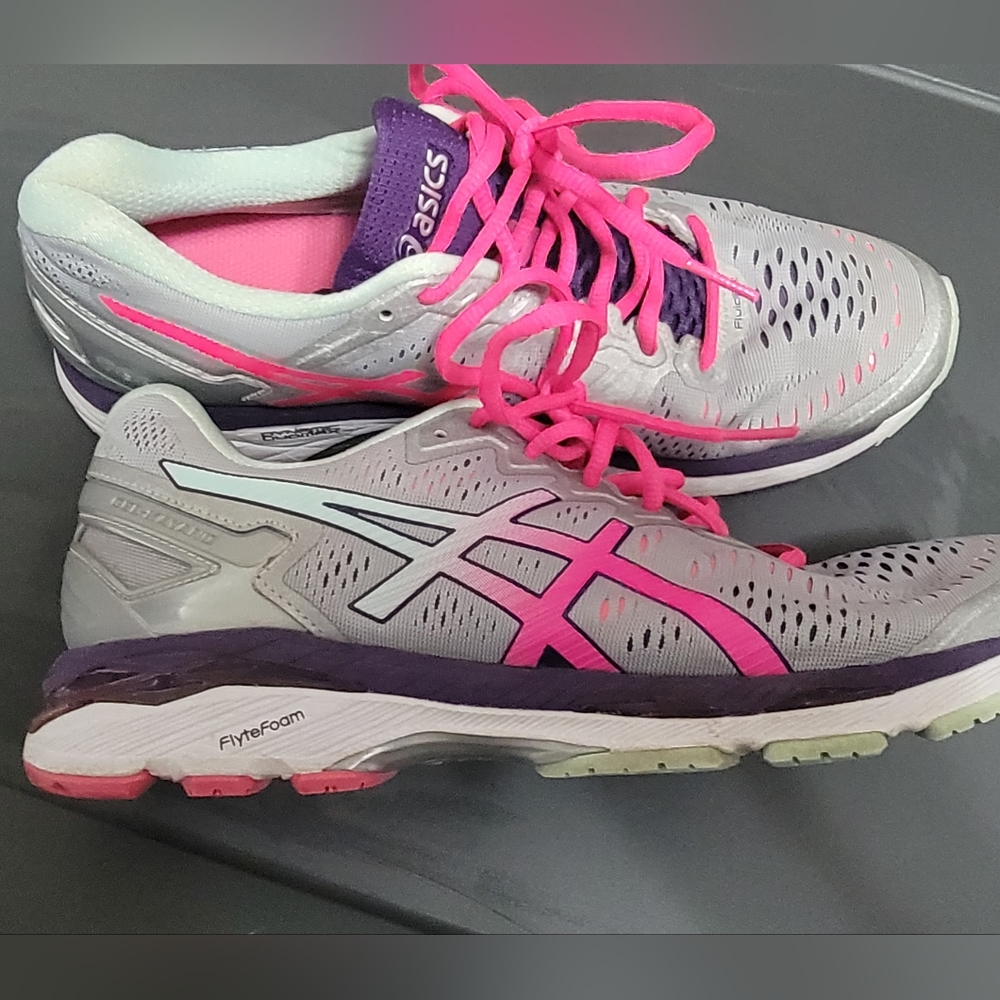 Womens size 10 1/2 Asics Gel Kayano 23 athletic shoes